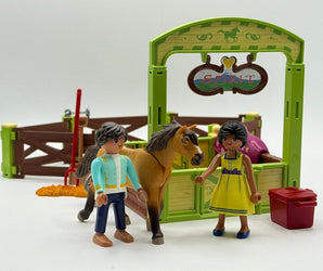 Playmobil Spirit Pferdebox mit Javier und Pru-1