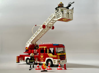 Playmobil Feuerwehr Leiterfahrzeug mit Blaulicht und Sound - 1