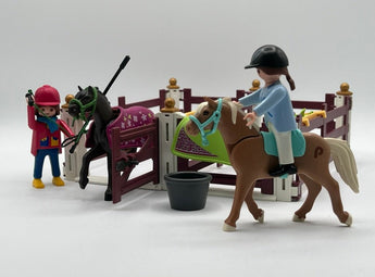 Playmobil Pferdegehege mit Reitern - 1